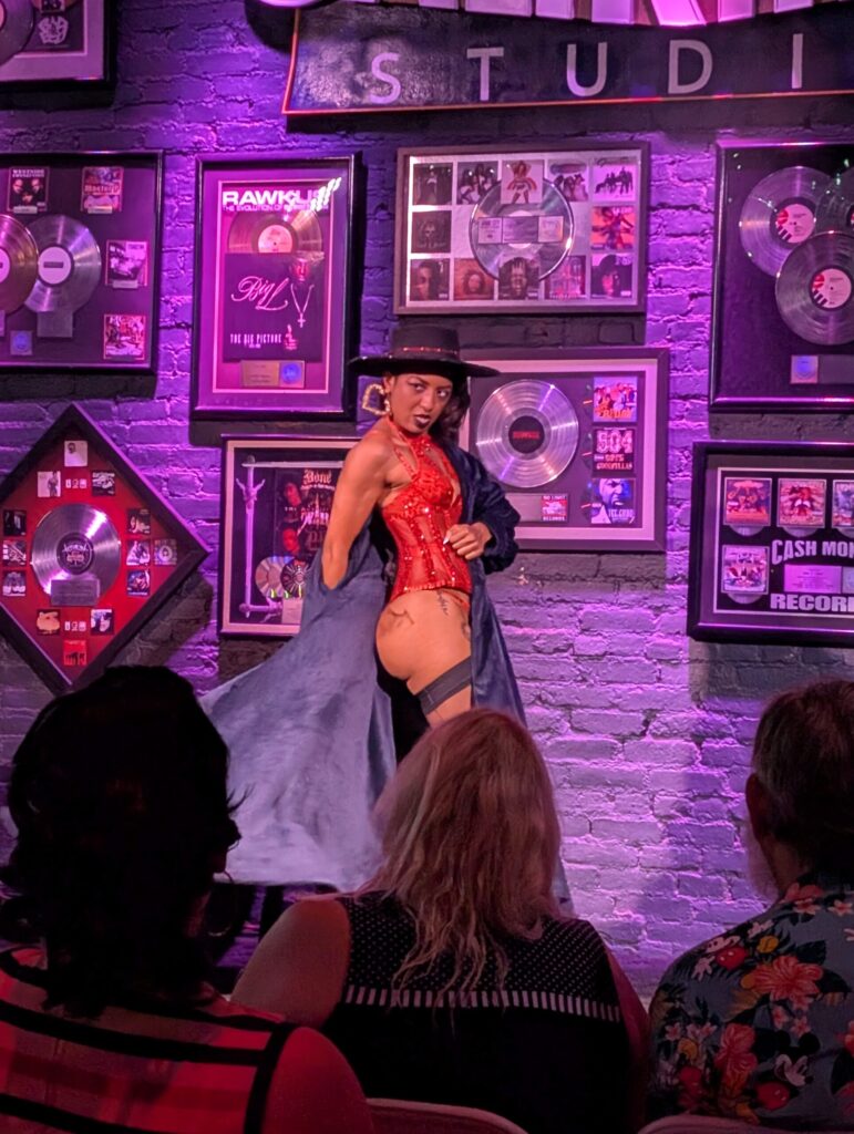 Amaya Absynthe at the June-Tease Burlesque Show in Los Angeles at the Calikings Studio in Silverlake on June 27, 2025. Photo by Gwen Ruby and used with permission.