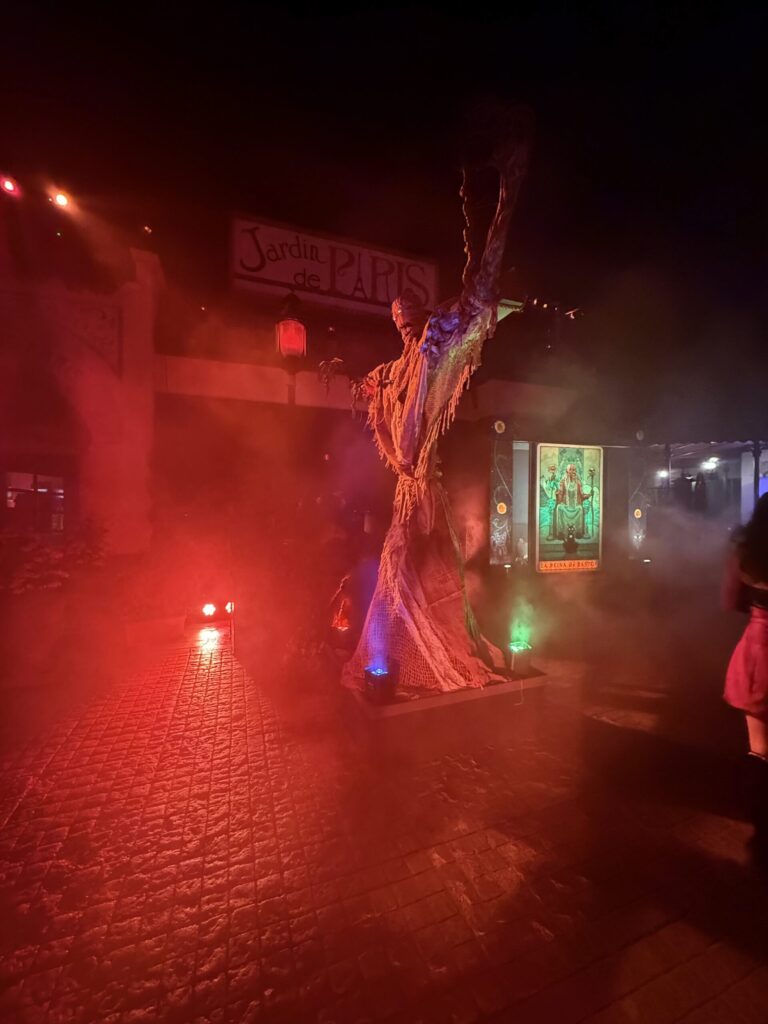 Monstruos 3 Haunted House at Universal Studios Hollywood Halloween Horror Nights 2025 photo by Regina Luz Jordan for Hollywoodland News