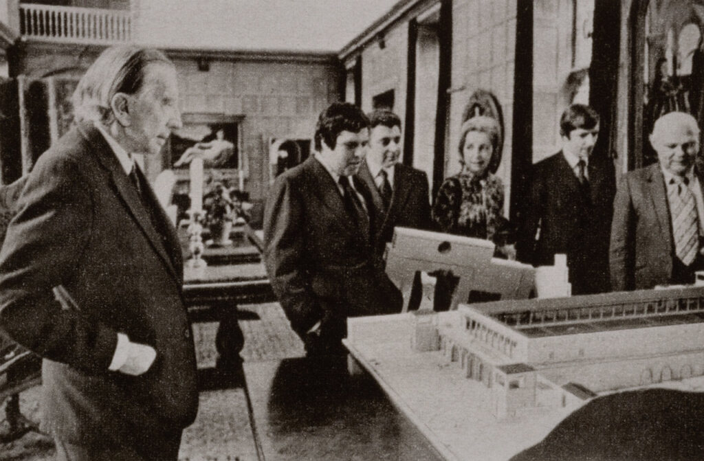 J. Paul Getty (at left) views a model of the Getty Villa at Sutton Place, his home in England, in 1971. The Getty Research Institute, Institutional Archives.